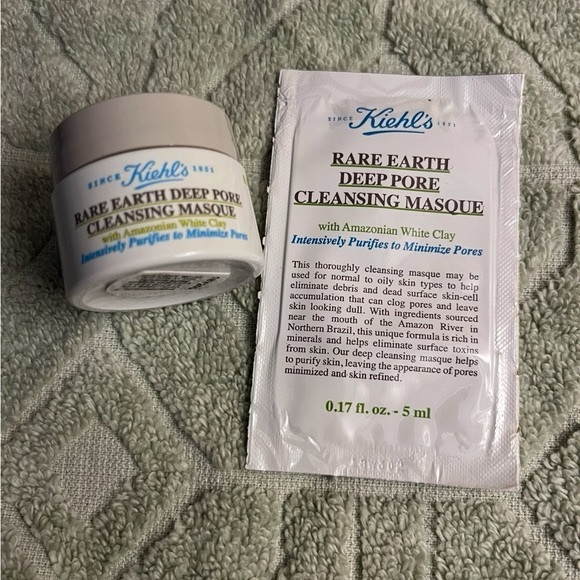 Kiehl’s Travel Size Skincare Set w/ Bag| Ultra Facial, Retinol, Serums - Picture 3 of 11